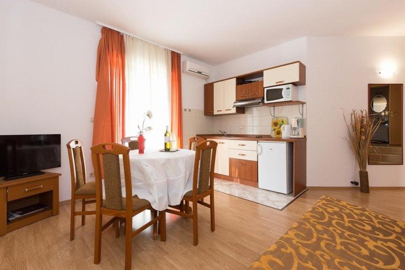 Marija F4 Apartment Krk Town Eksteriør bilde